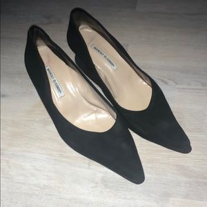 Manolo Blahnik kitten heel black pumps